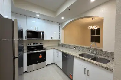 8964 W Flagler St #209, Miami: photo 1 of 16