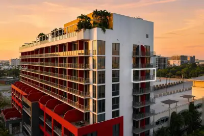 90 NE 32nd St #1013, Miami: photo 1 of 16