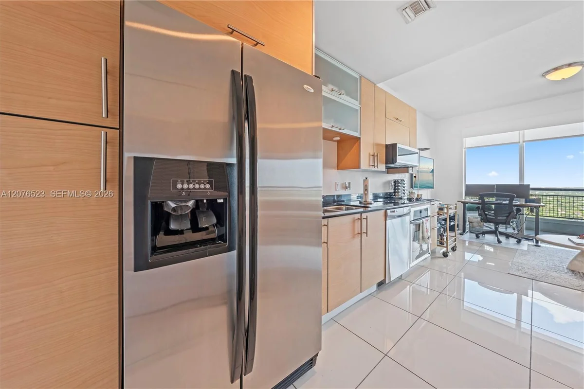 60 SW 13th St #2403, Miami: photo 1 of 34