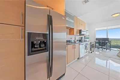 60 SW 13th St #2403, Miami: photo 1 of 34