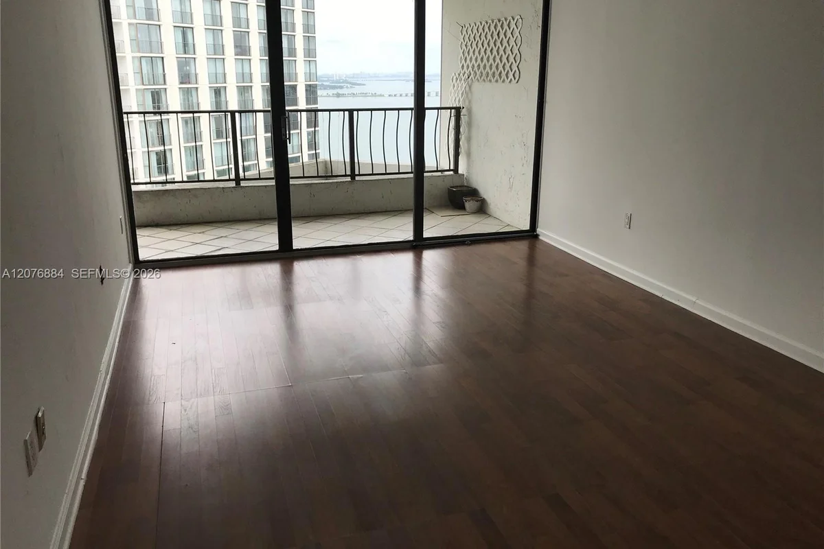 555 NE 15th St #30E, Miami: photo 1 of 9
