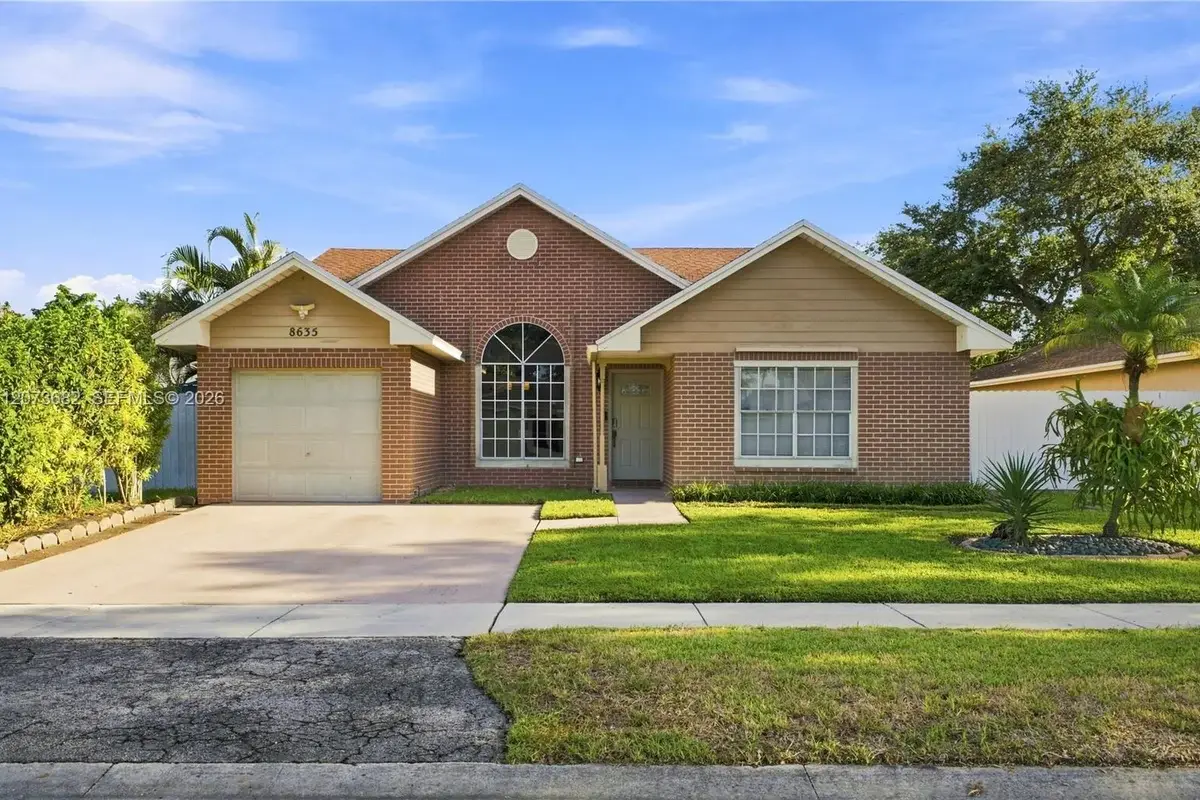 8635 SW 15th St, Pembroke Pines: photo 1 of 32