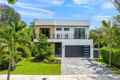 1629 NE 4th Pl, Fort Lauderdale: photo 1 of 40