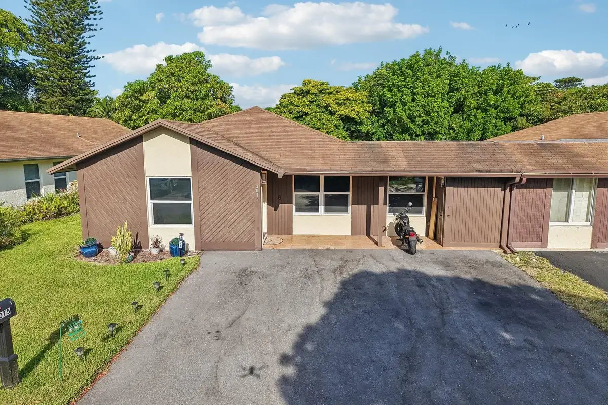 2075 SW 72nd Ave, Davie: photo 1 of 56