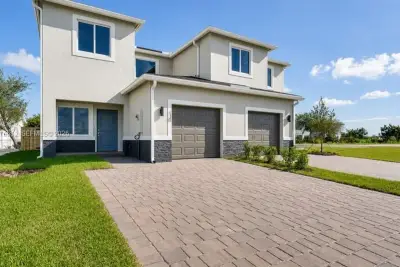 847 SE 18th St, Homestead: photo 1 of 22