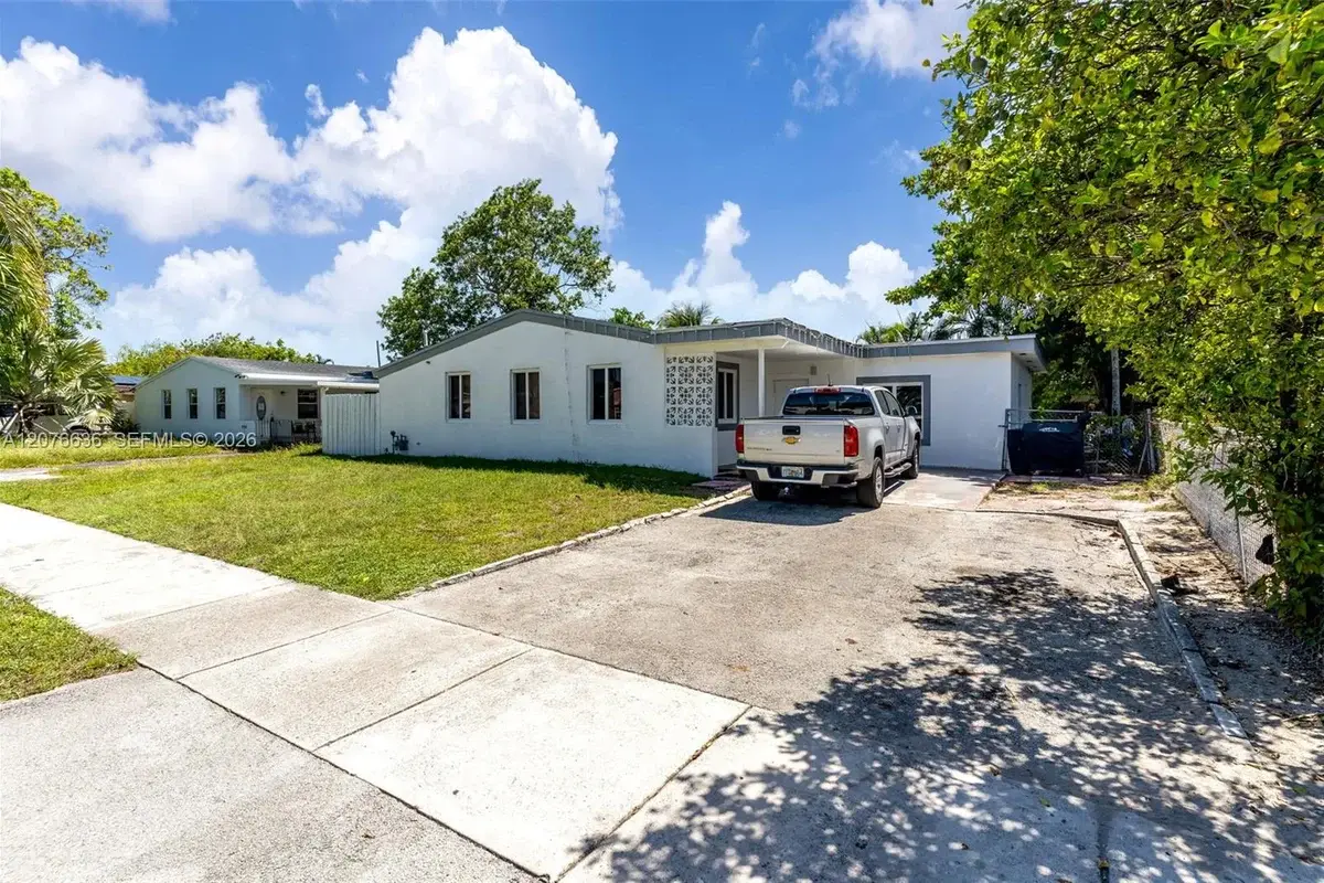 4510 SW 33rd Dr, West Park: photo 1 of 24