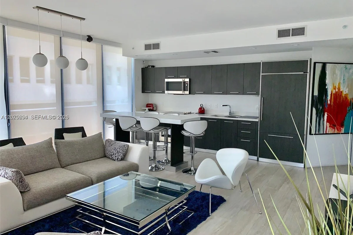 55 SW 9th St #2706, Miami: photo 1 of 8