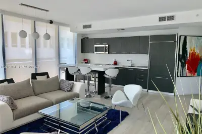 55 SW 9th St #2706, Miami: photo 1 of 8