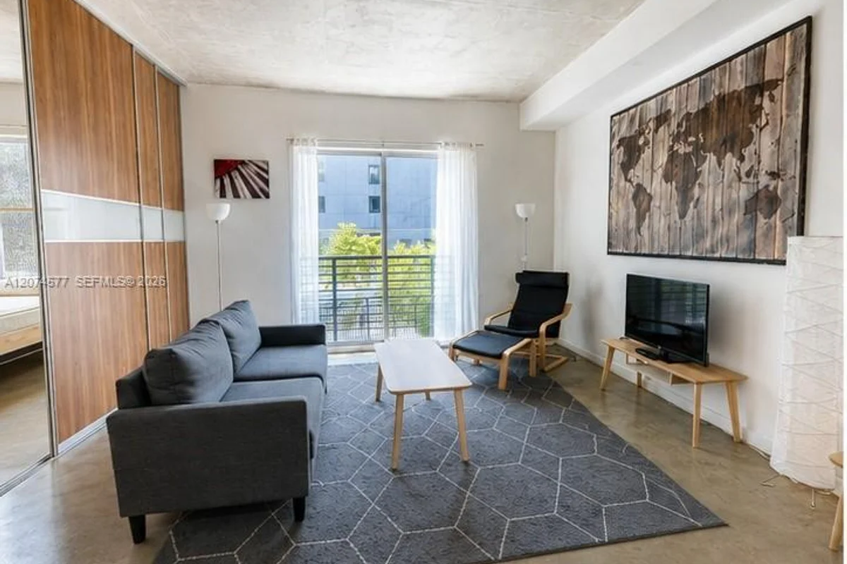 234 NE 3rd St #206, Miami: photo 1 of 18