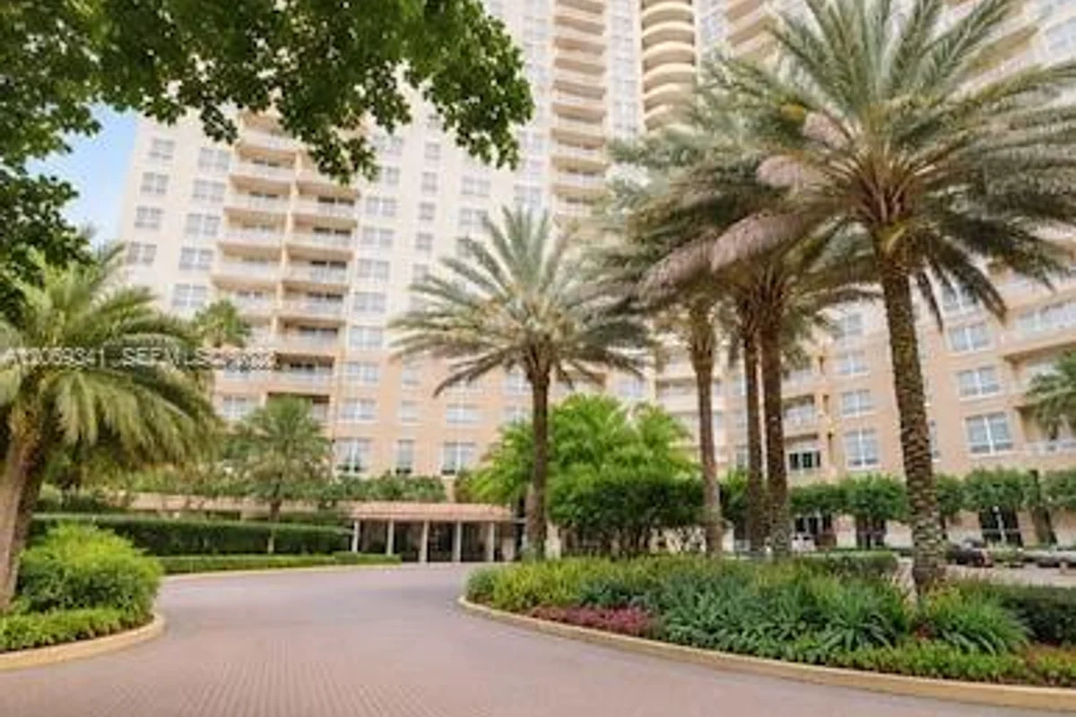 19501 W Country Club Dr #210, Aventura: photo 1 of 14