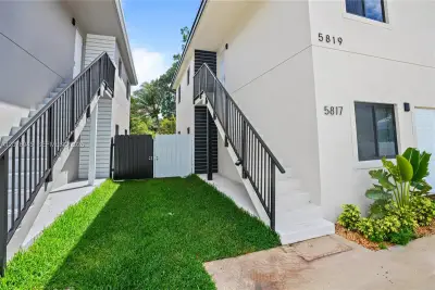 5819 NW 30th Ave, Miami: photo 1 of 27