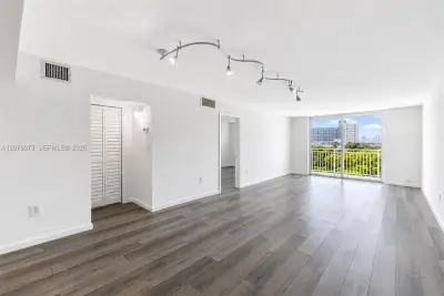 1045 10th St #604, Miami Beach: photo 1 of 41