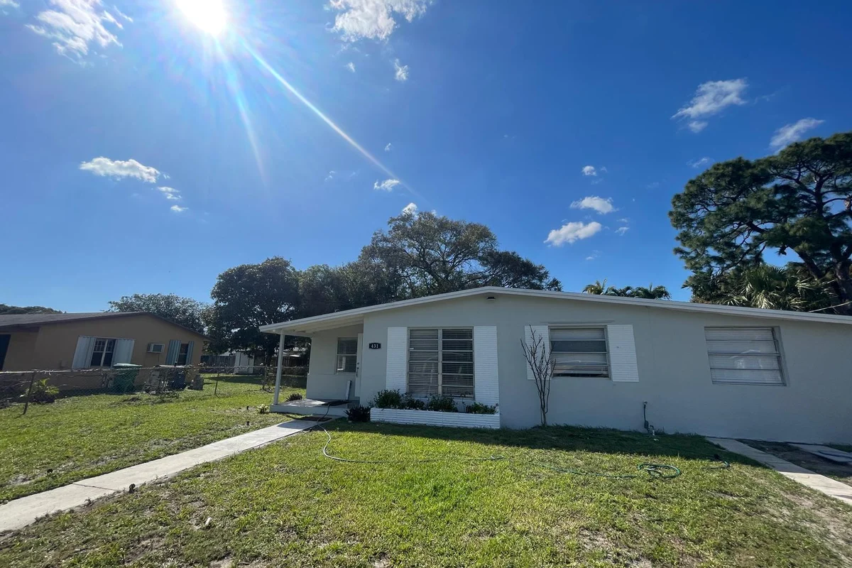 431 NW 33rd Ter, Lauderhill: photo 1 of 13