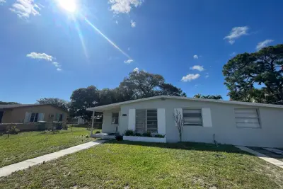431 NW 33rd Ter, Lauderhill: photo 1 of 13