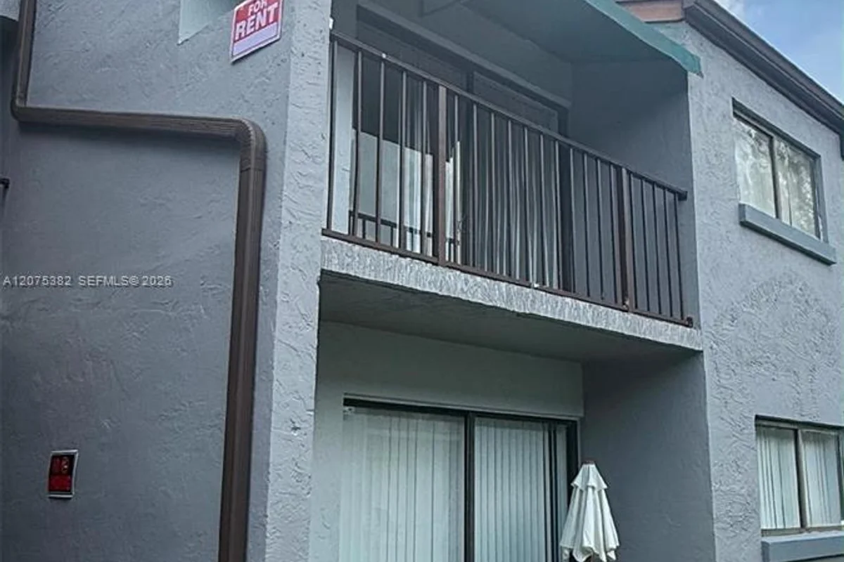 7411 SW 152nd Ave #6-207, Miami: photo 1 of 12