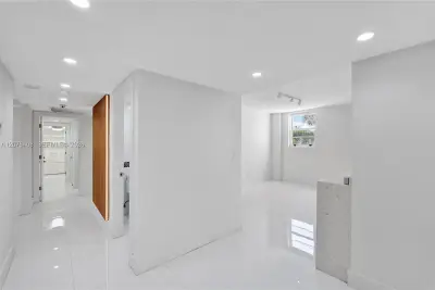 90 Edgewater Dr #104, Coral Gables: photo 1 of 33