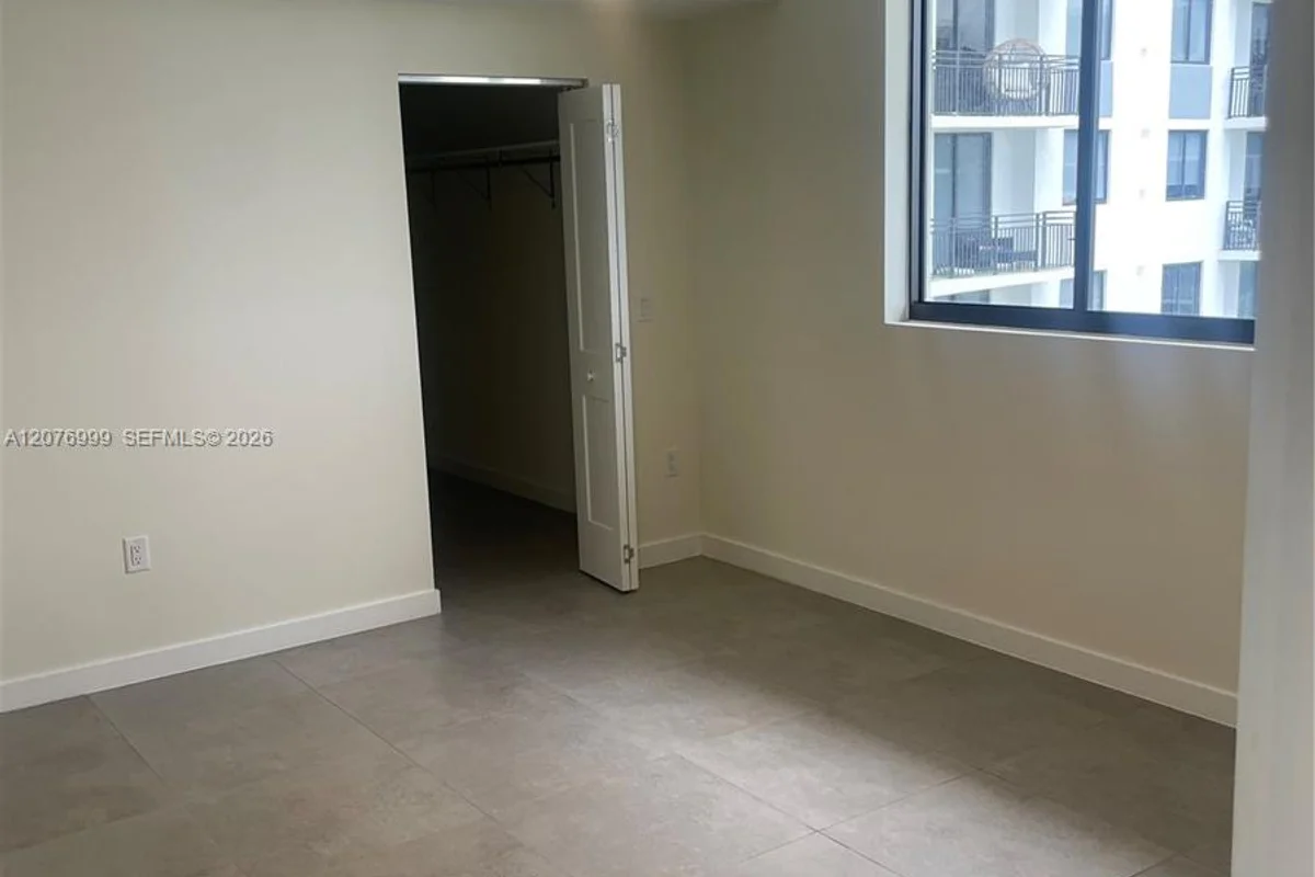 16395 Biscayne Blvd #1611, North Miami Beach: photo 1 of 36