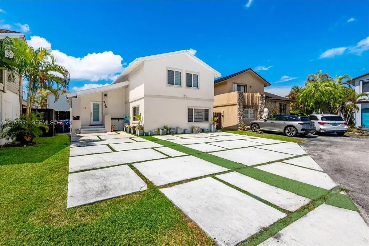 928 NW 106th Ave Cir, Miami: photo 1 of 29
