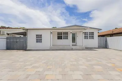 350 W 16th St, Hialeah: photo 1 of 51
