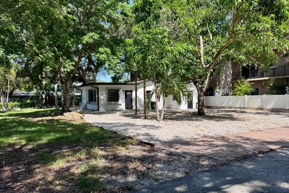 2390 SW 18th Ave, Fort Lauderdale: photo 1 of 41