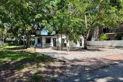 2390 SW 18th Ave, Fort Lauderdale: photo 1 of 41