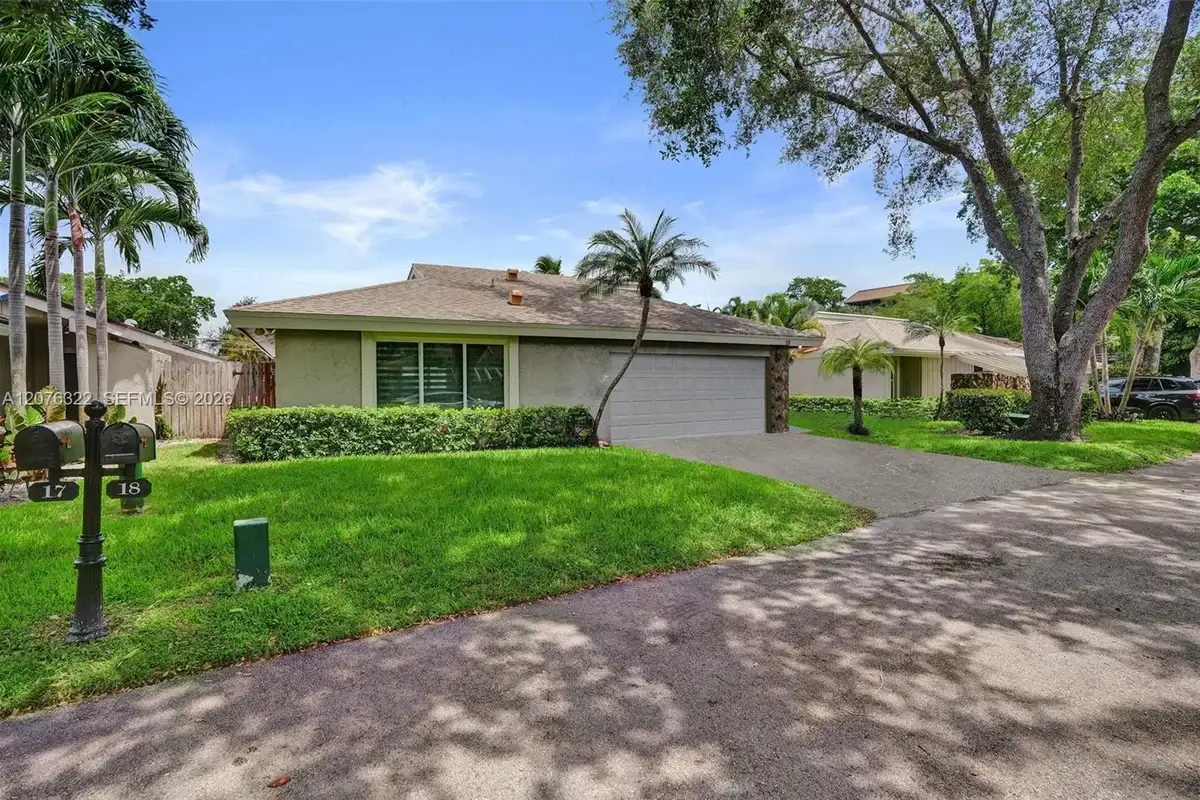 18 Boxwood Rd, Hollywood: photo 1 of 45
