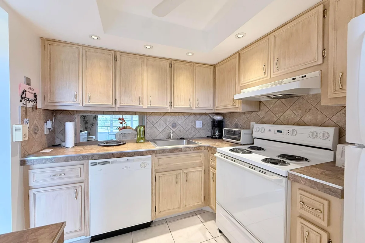 2800 NW 47th Ter #106B, Lauderdale Lakes: photo 1 of 37