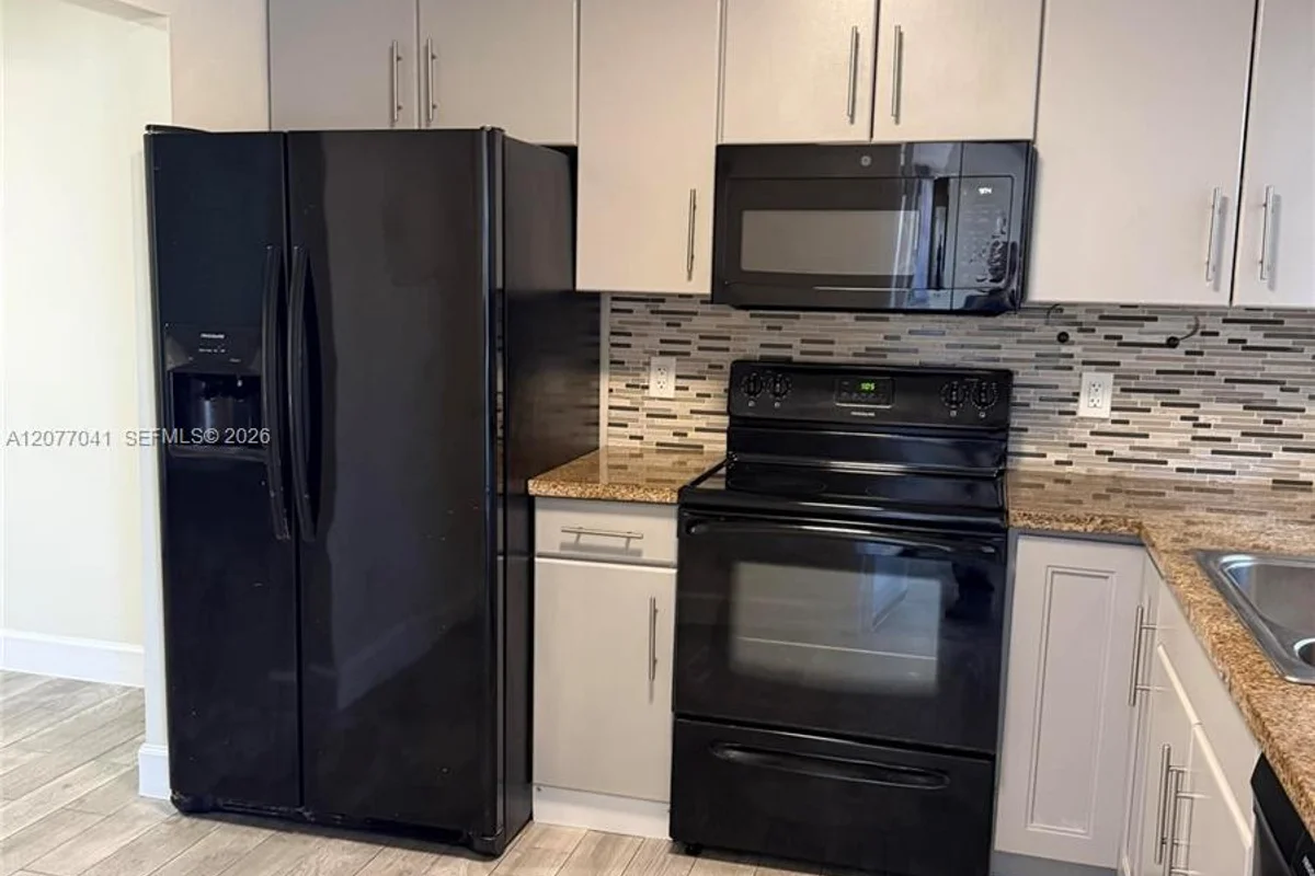 2051 NW 81st Ave #528, Pembroke Pines: photo 1 of 9