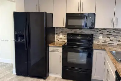 2051 NW 81st Ave #528, Pembroke Pines: photo 1 of 9