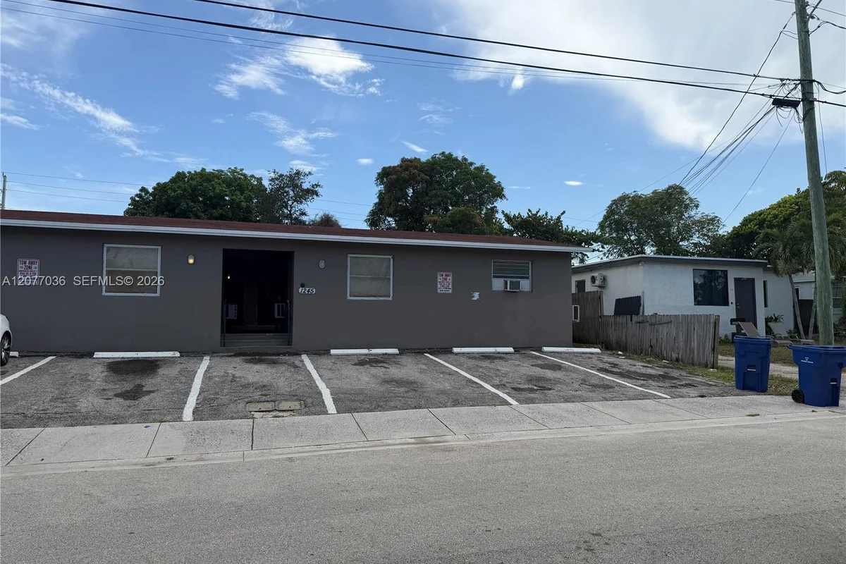 1245 W 35th St #2, Riviera Beach: photo 1 of 7