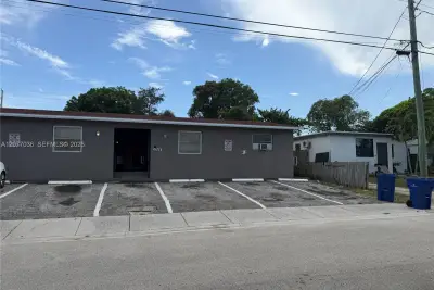 1245 W 35th St #2, Riviera Beach: photo 1 of 7