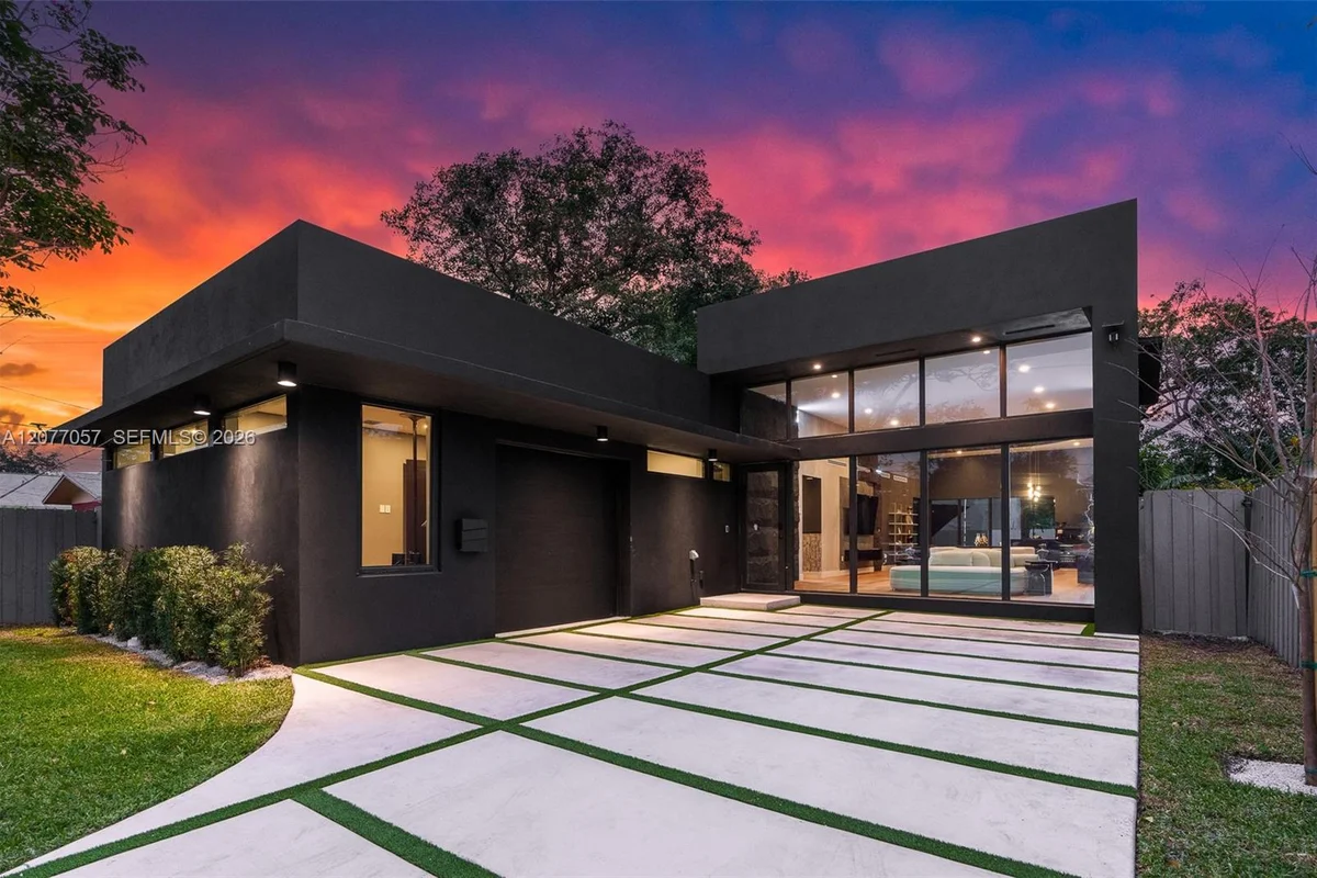 400 NW 49th St, Miami: photo 1 of 45