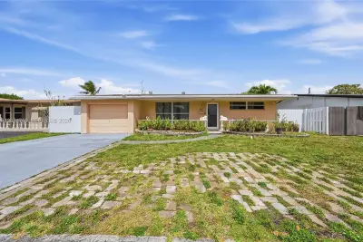 8641 NW 25th Ct, Sunrise: photo 1 of 16