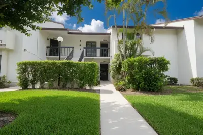 3335 Lucerne Park Dr, Greenacres: photo 1 of 21