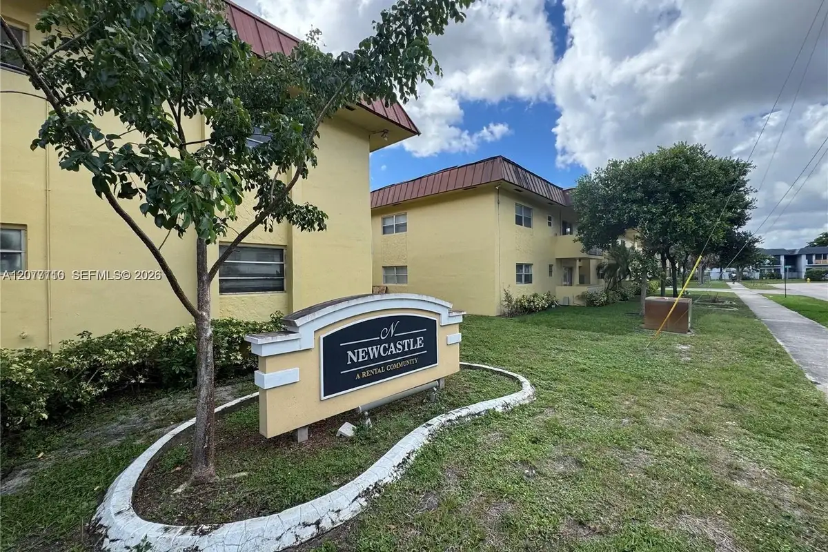 3400 NW 30th St #6, Lauderdale Lakes: photo 1 of 5
