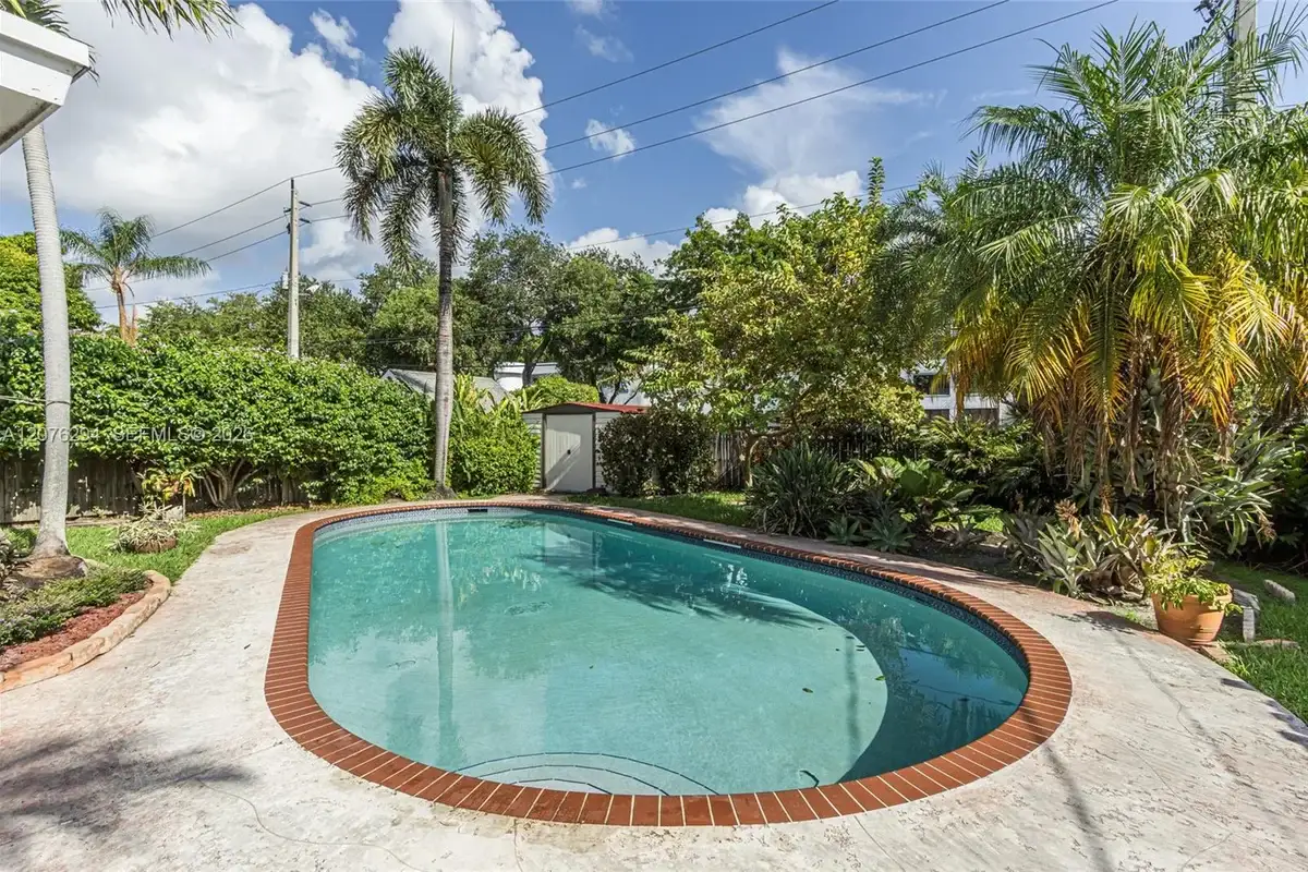 1523 Liberty St, Hollywood: photo 1 of 26