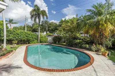 1523 Liberty St, Hollywood: photo 1 of 26