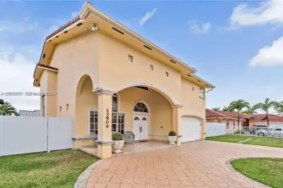13904 SW 18th Ter, Miami: photo 1 of 54