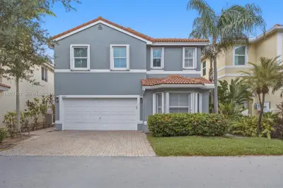 1880 Sweetbay Way, Hollywood: photo 1 of 32