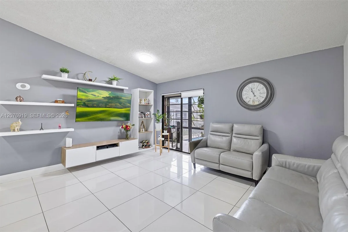 827 NE 199th St #206, Miami: photo 1 of 34