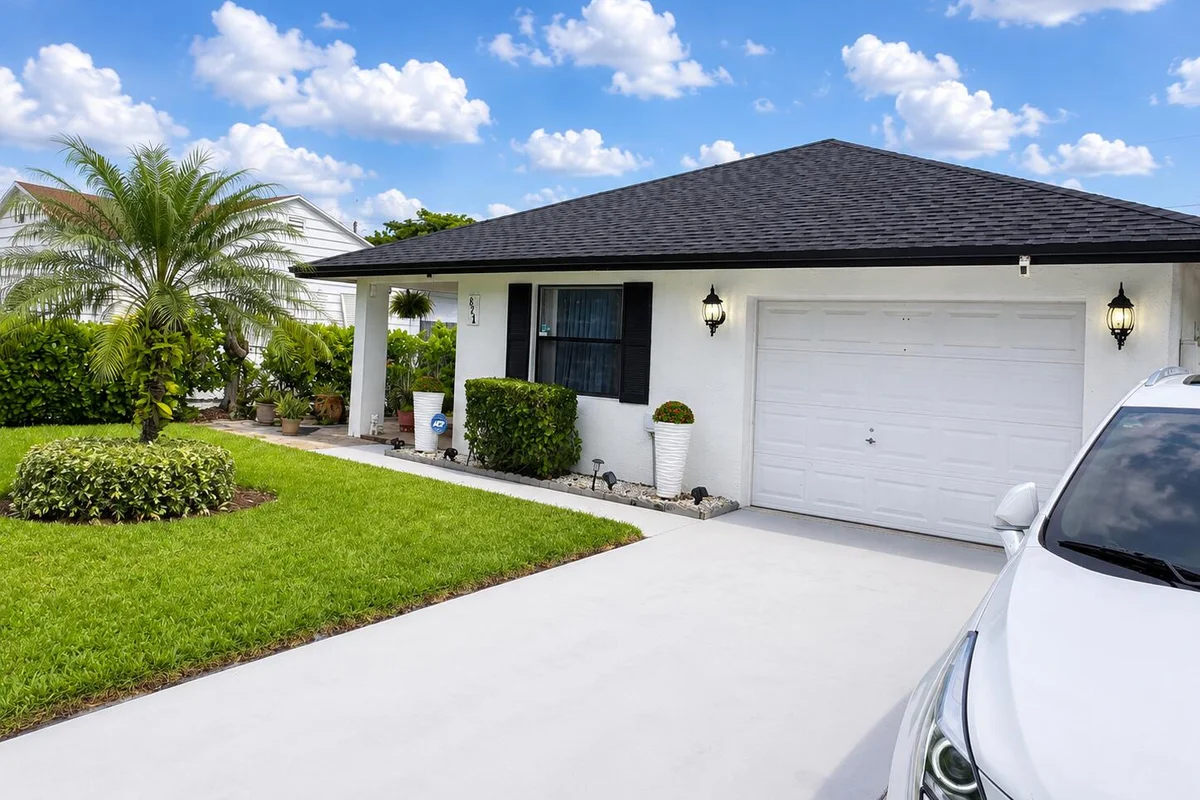 821 Hampton Rd, West Palm Beach: photo 1 of 38