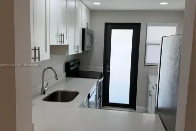 801 N Ocean Blvd #702, Pompano Beach: photo 1 of 10
