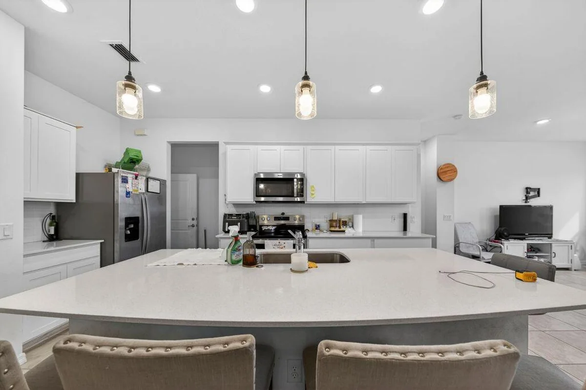 1351 NE 102nd St, Miami Shores: photo 1 of 5