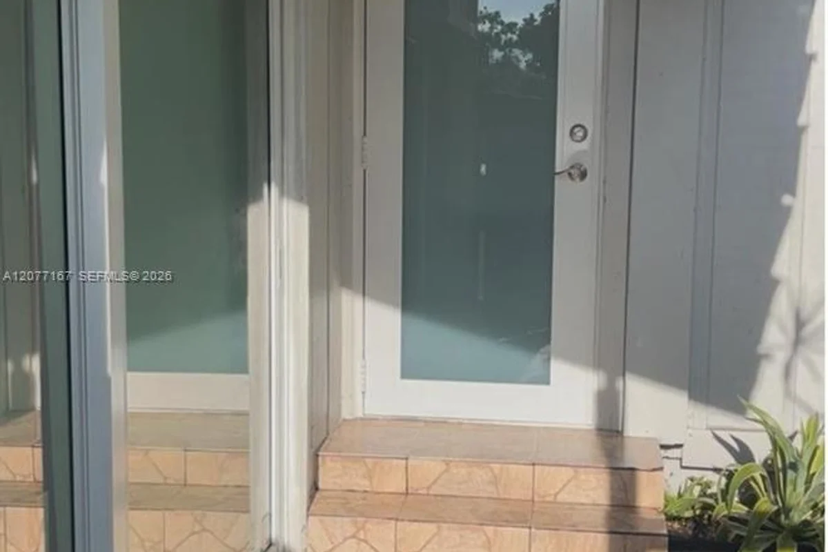 7133 SW 109th Ct, Miami: photo 1 of 13