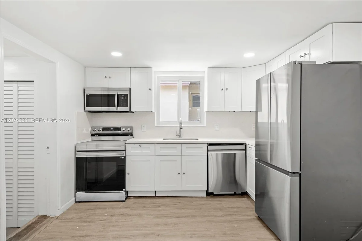 1701 NW 19th Ave, Miami: photo 1 of 38