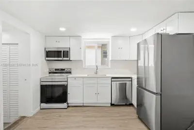 1701 NW 19th Ave, Miami: photo 1 of 38