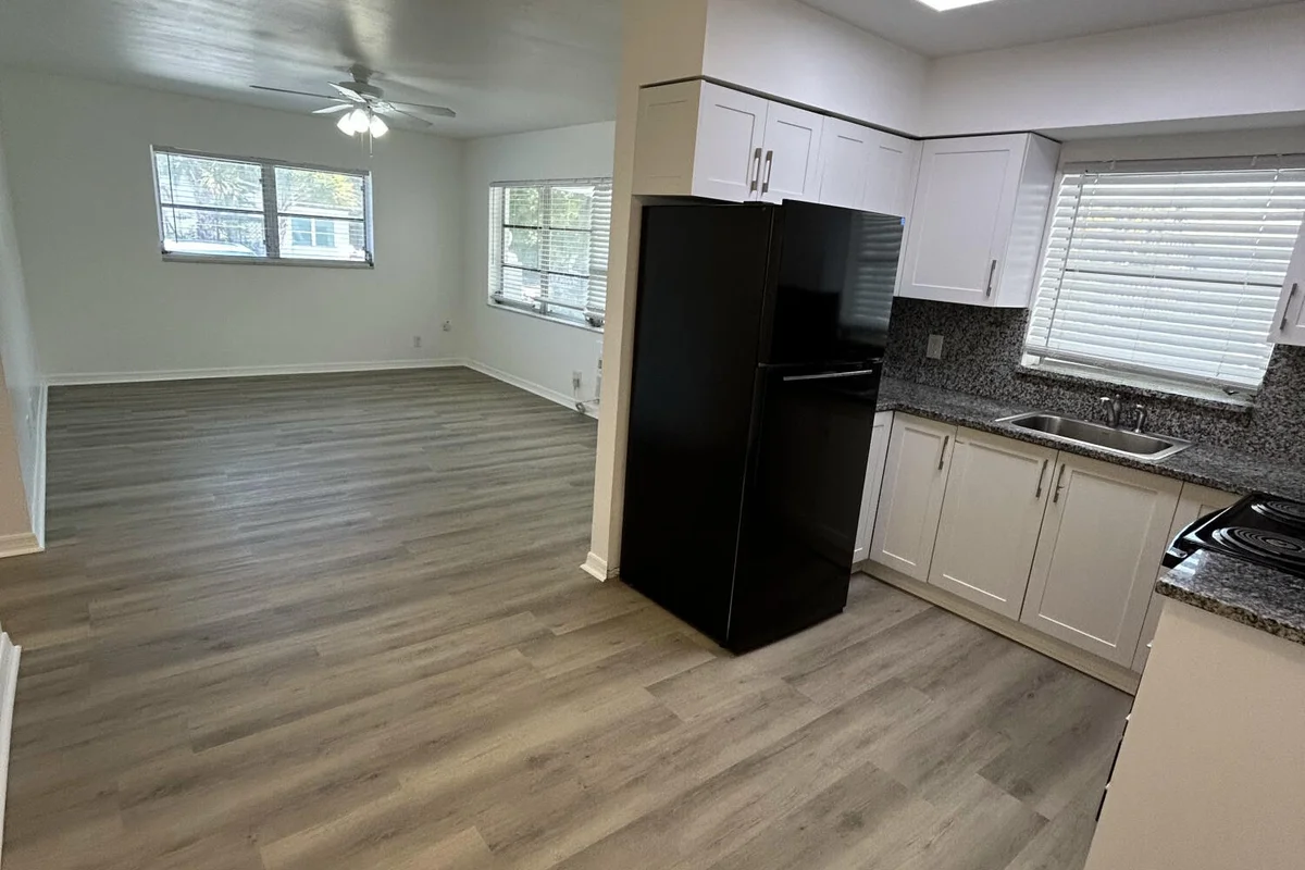749 SE 15th St #6, Fort Lauderdale: photo 1 of 18