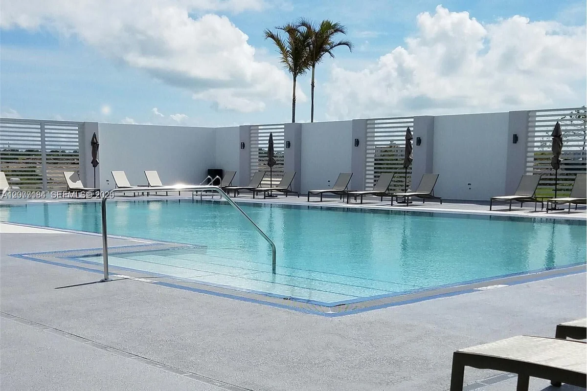 15051 Royal Oaks Ln #804, North Miami: photo 1 of 11