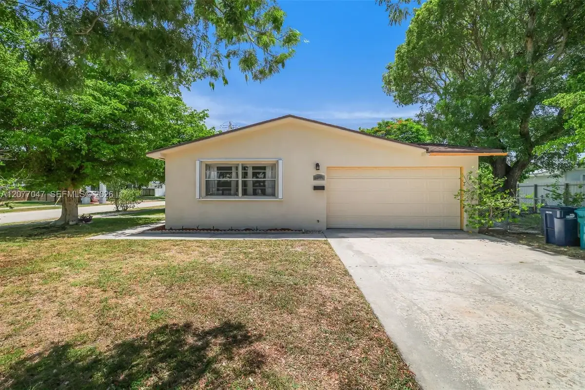 9354 Caribbean Blvd, Cutler Bay: photo 1 of 47