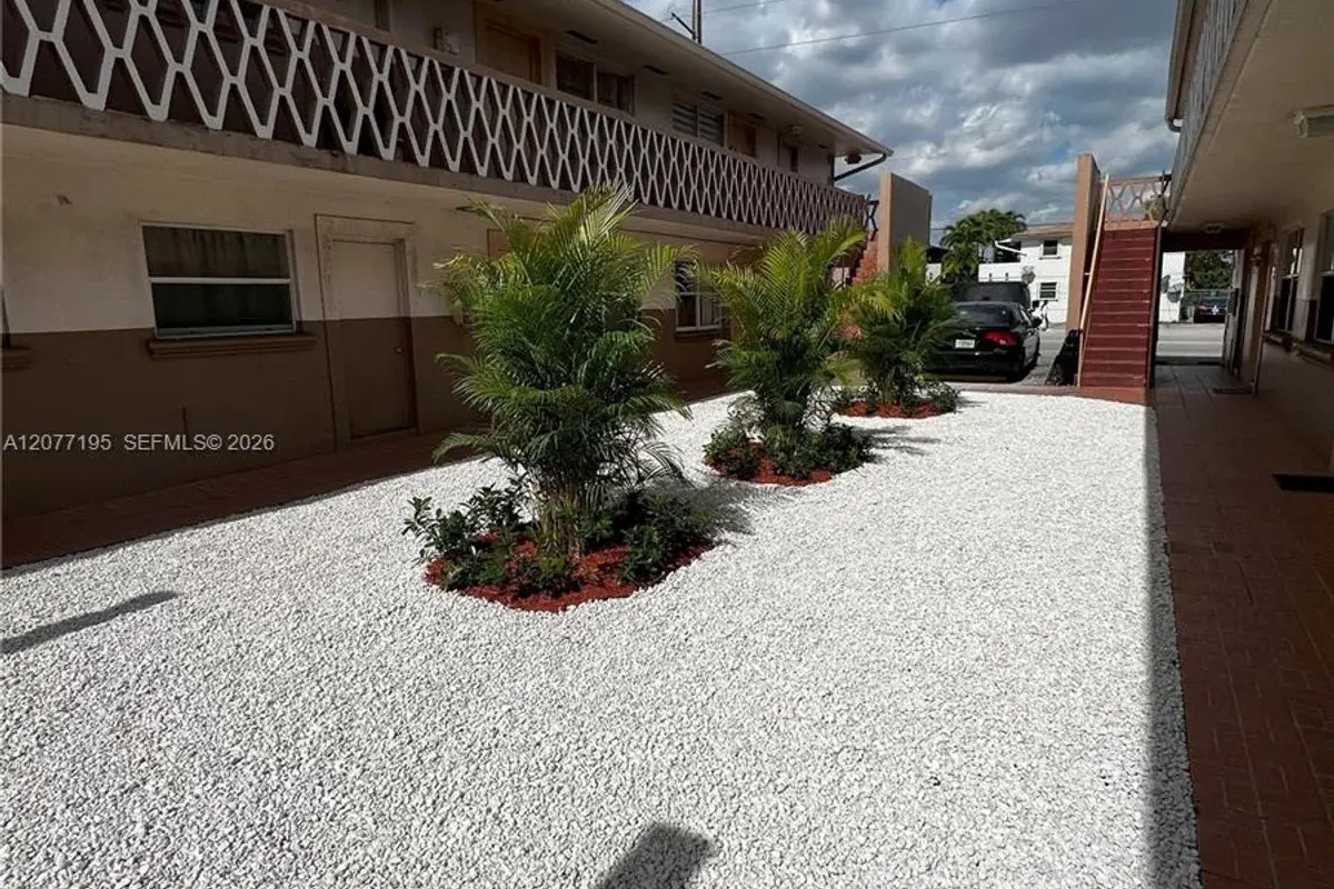 664 W 29th St #4, Hialeah: photo 1 of 26